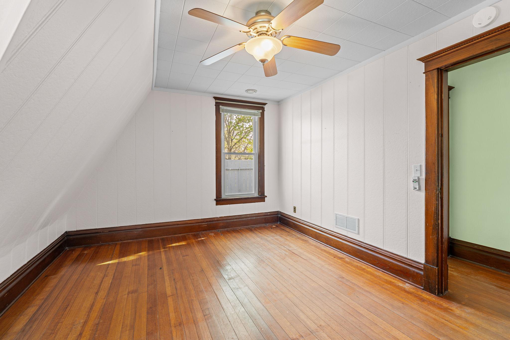 33-web-or-mls-139-e-univ-st.jpg