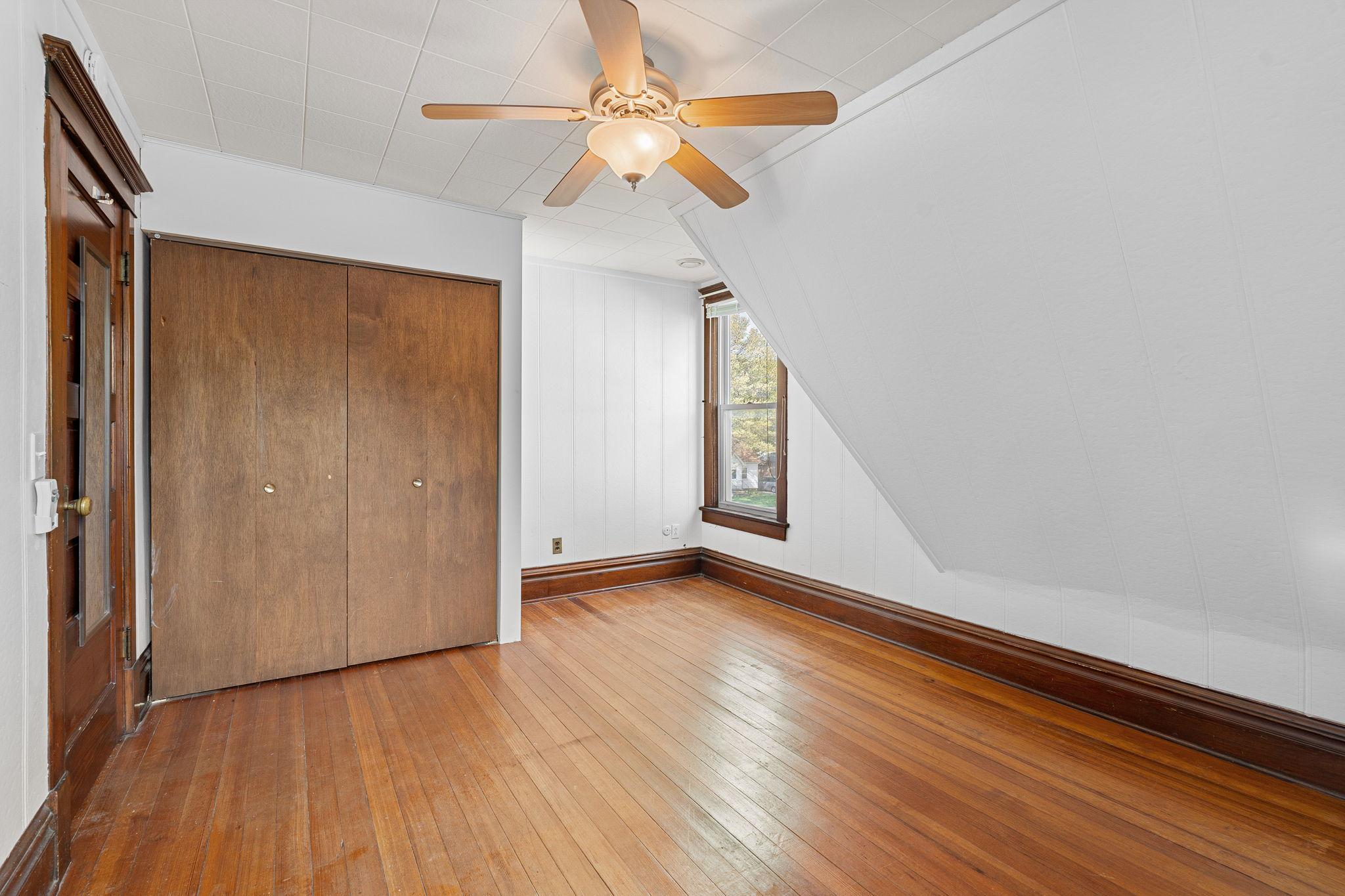 32-web-or-mls-139-e-univ-st.jpg