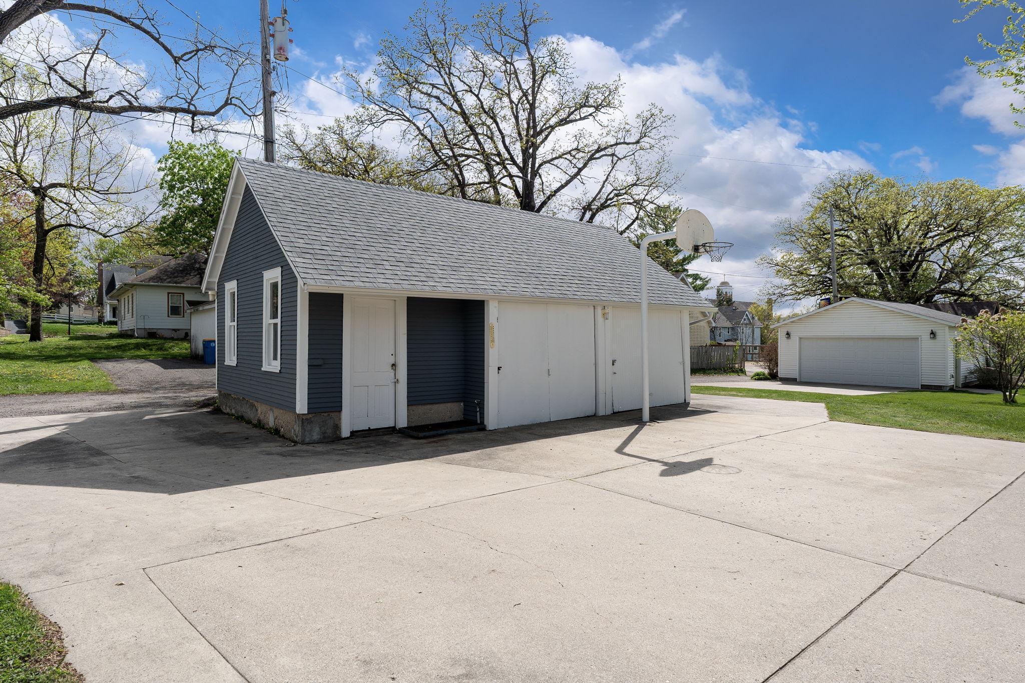 10-web-or-mls-139-e-univ-st.jpg