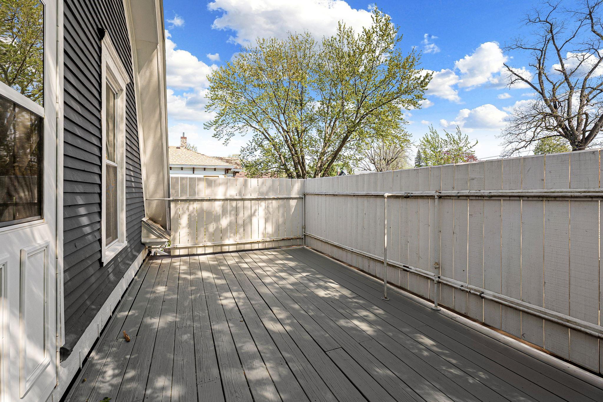 36-web-or-mls-139-e-univ-st.jpg