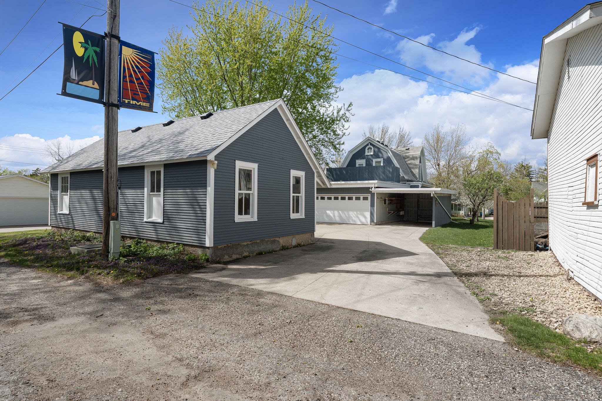 11-web-or-mls-139-e-univ-st.jpg