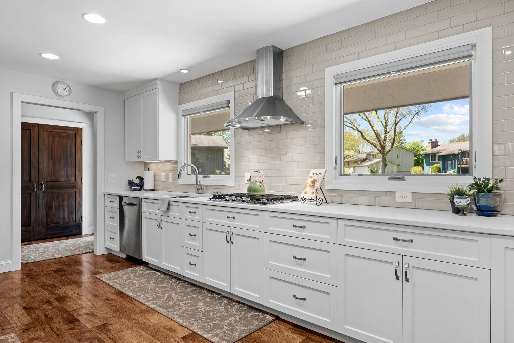 No shortage of prep & serving space here!