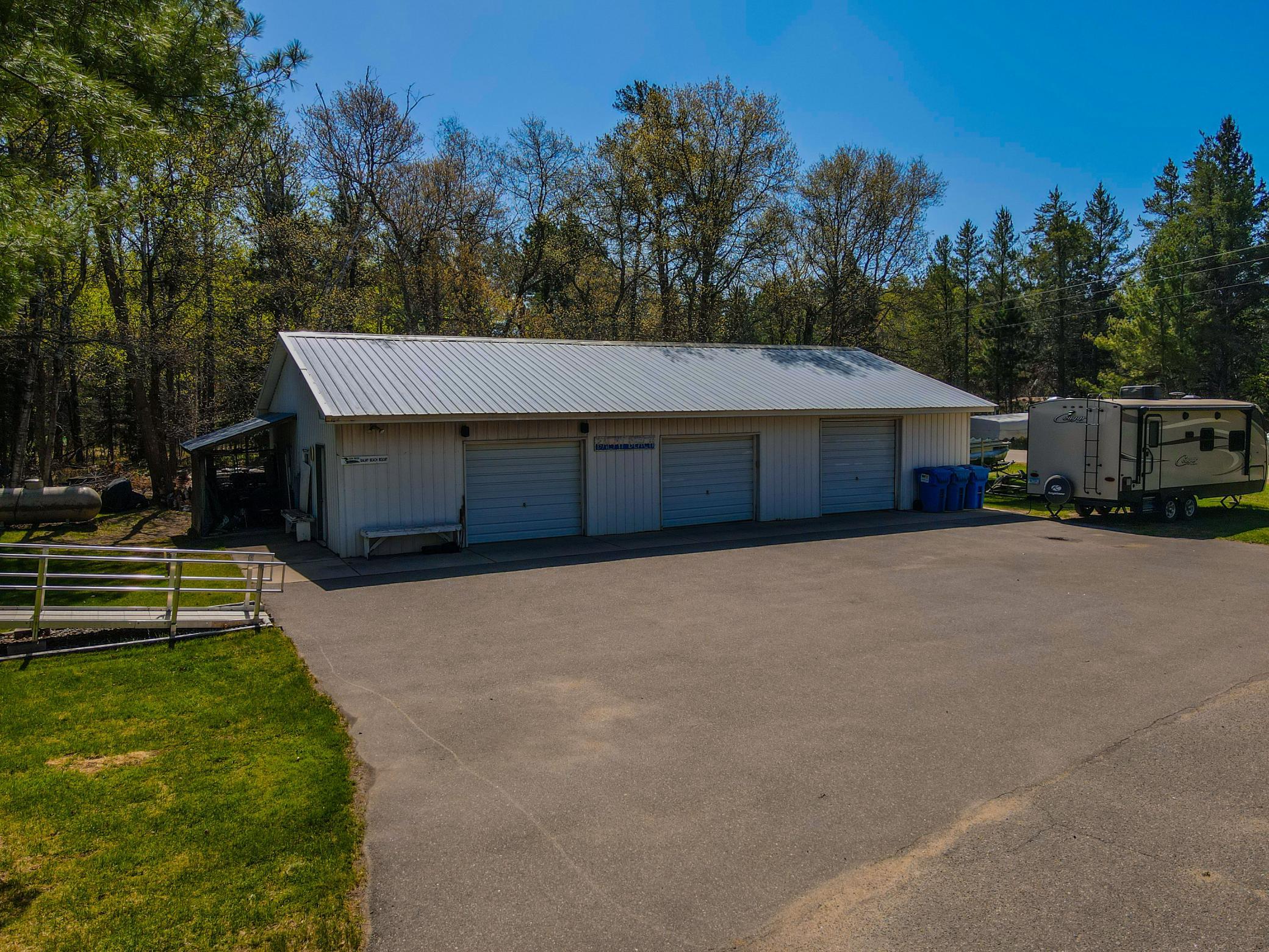 55x32 Garage & Shop With Concrete floor