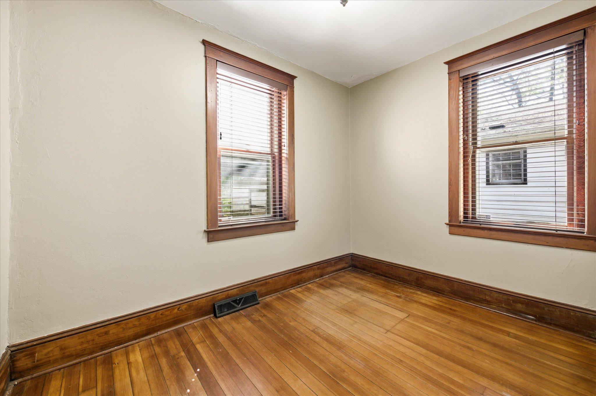 12-131 Main St [3057844]- 012.jpg