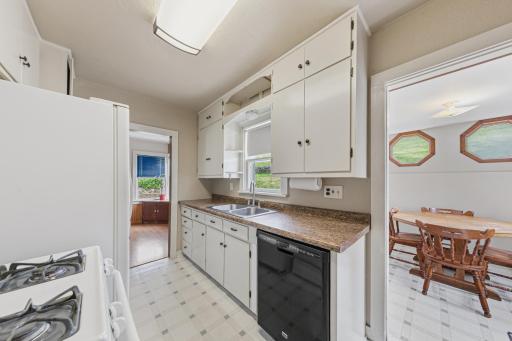 17 kitchen.jpg