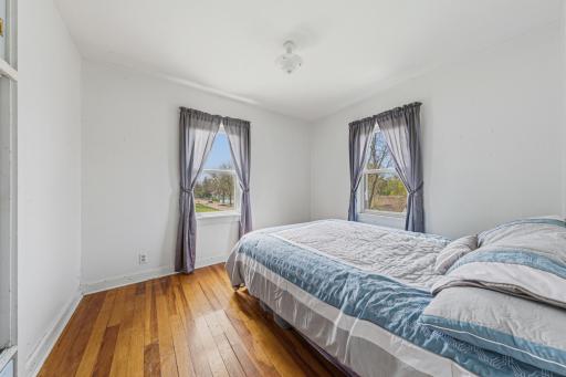24 main bedroom.jpg