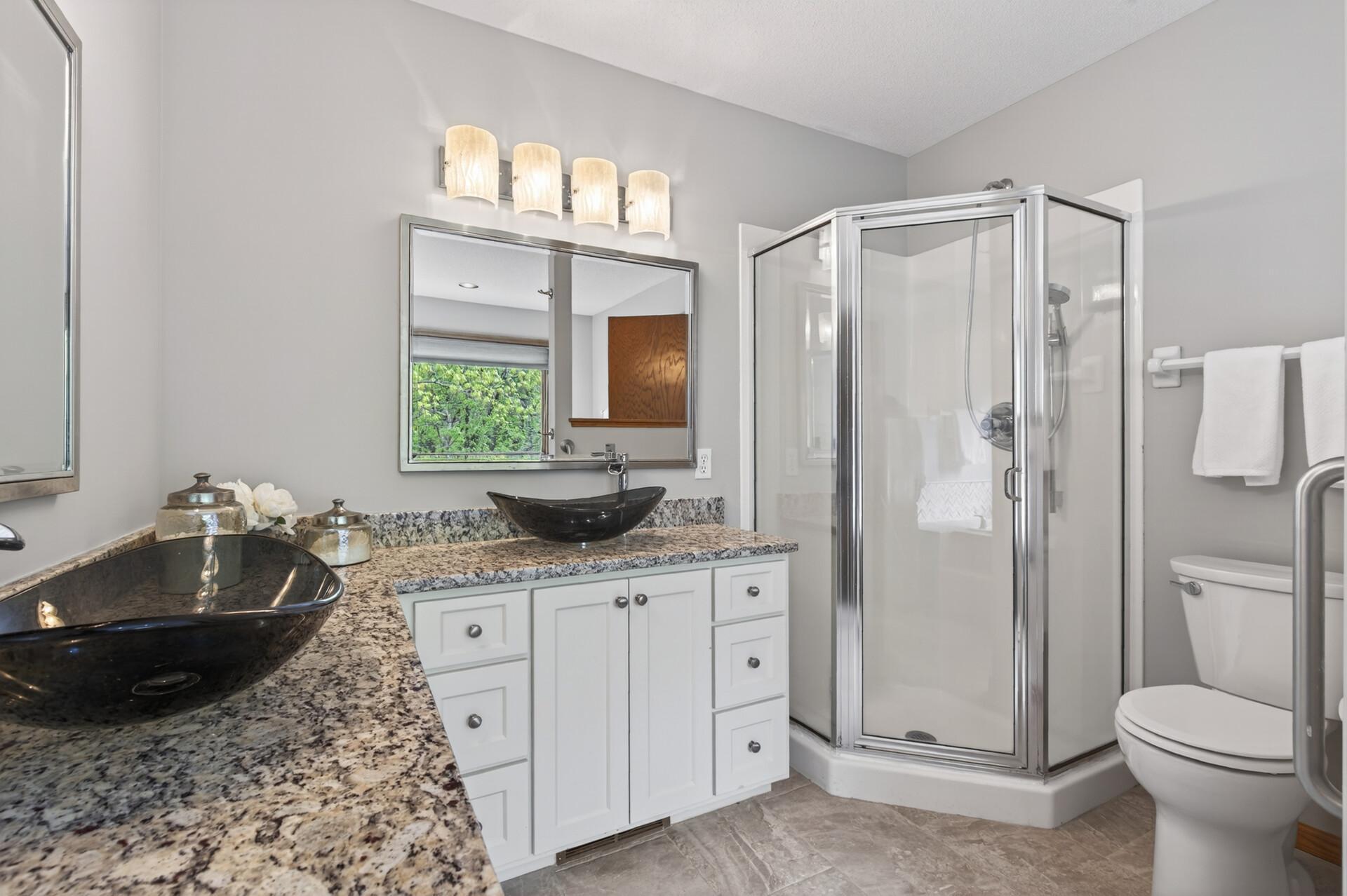 Dual sinks and ample counter space
