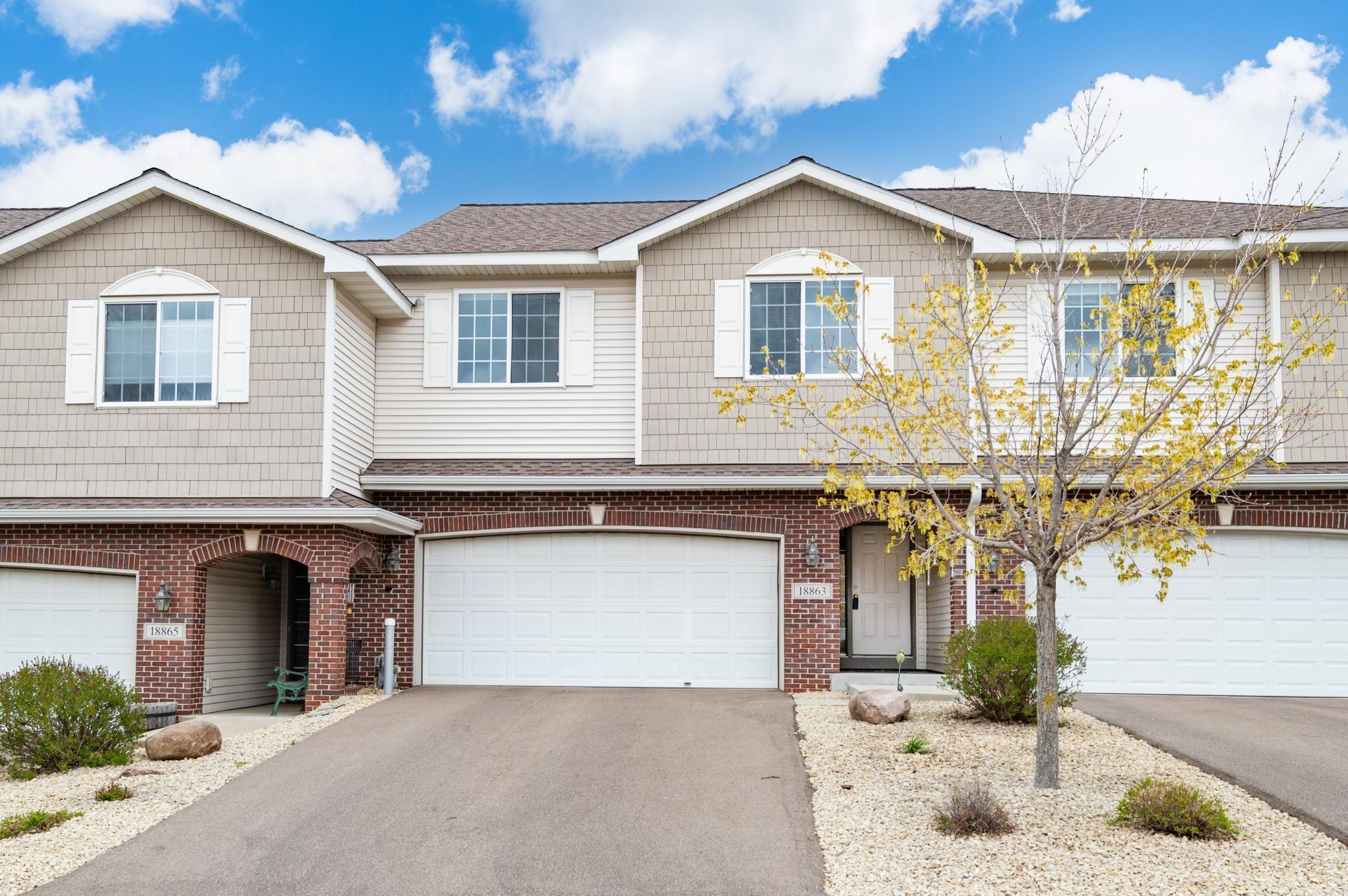 Welcome to 18863 Inca Ave. in Lakeville!