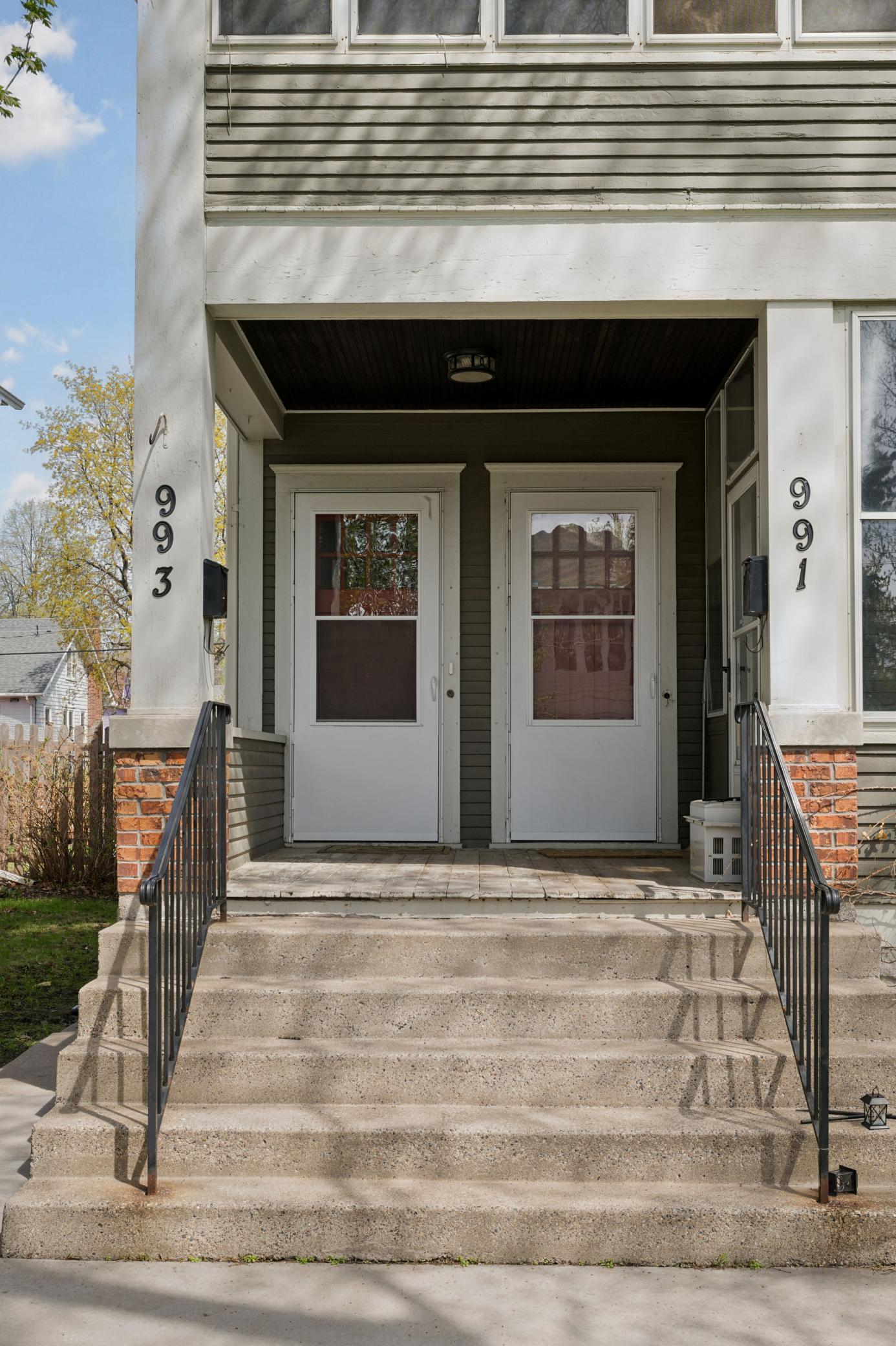 993 Wakefield Ave