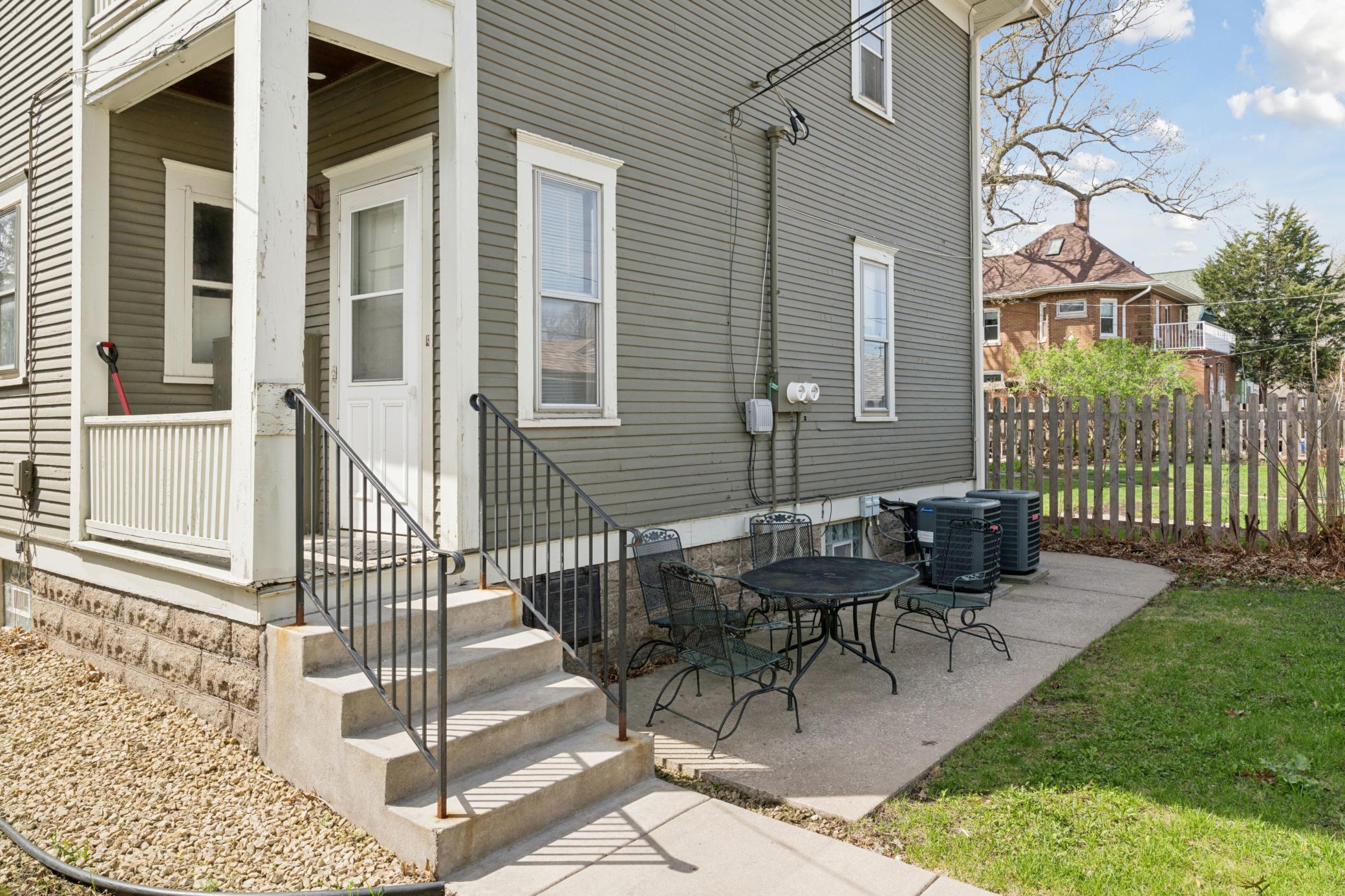 993 Wakefield Ave