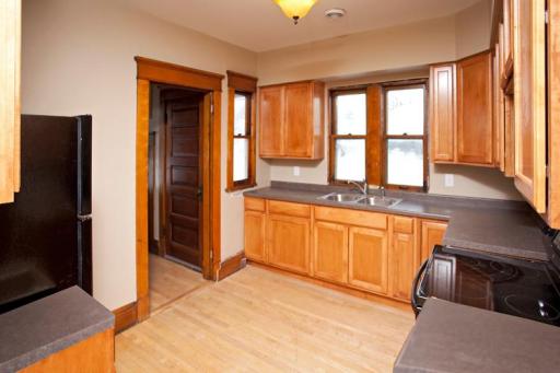 993 Wakefield Ave Kitchen
