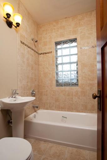 993 Wakefield Ave Bathroom