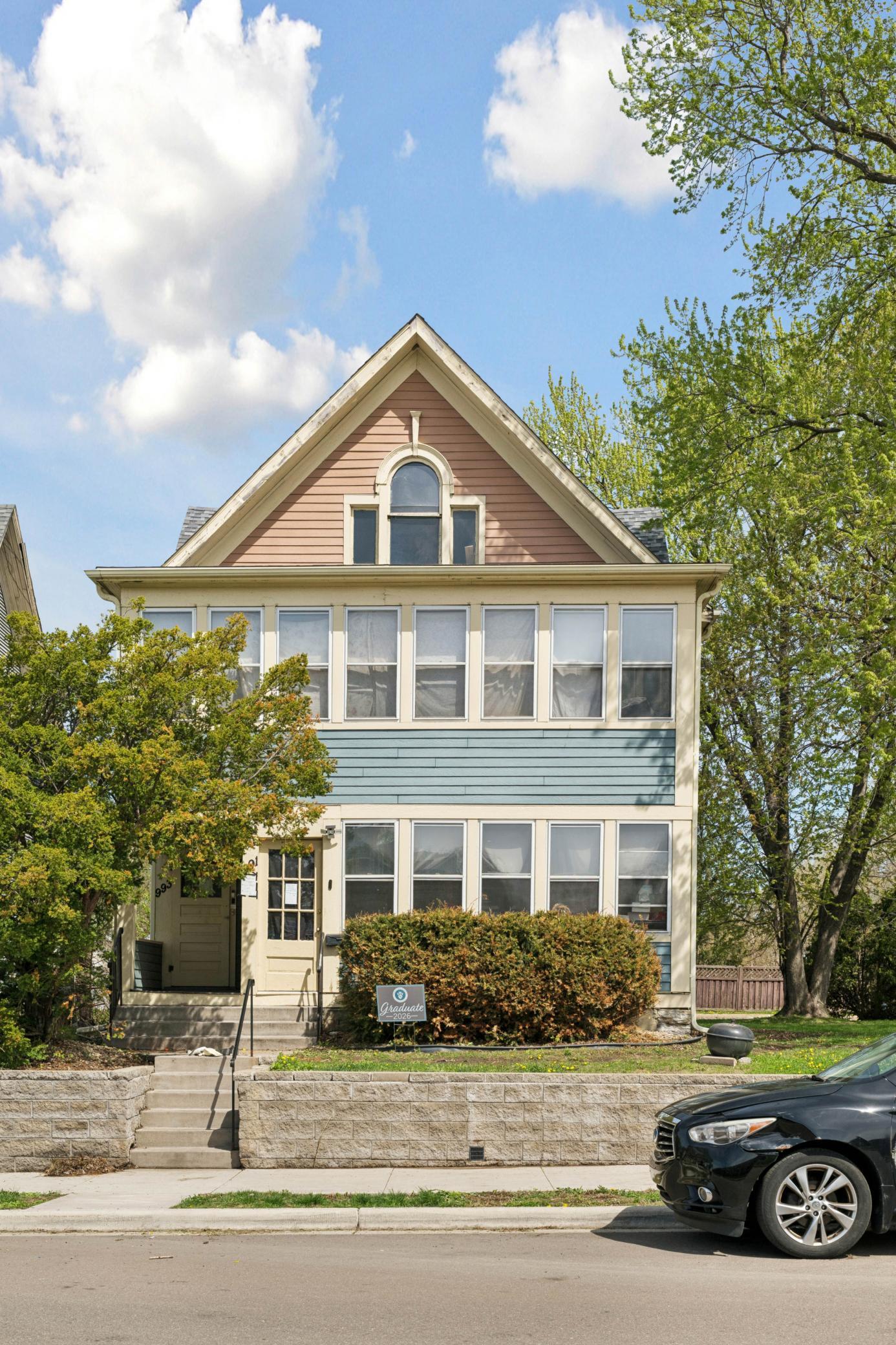993 Hudson Ave