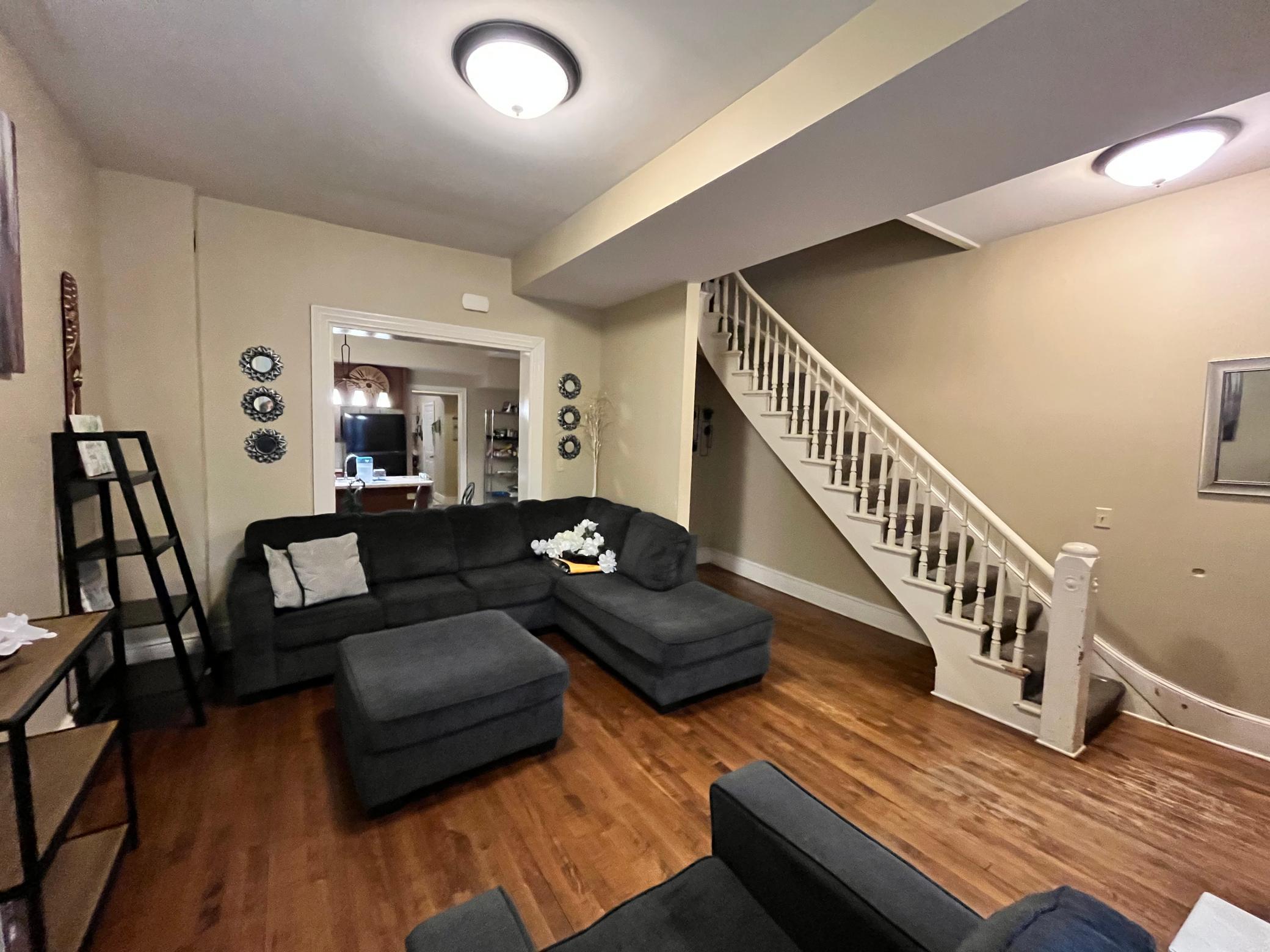 242 Maria Ave Living Room