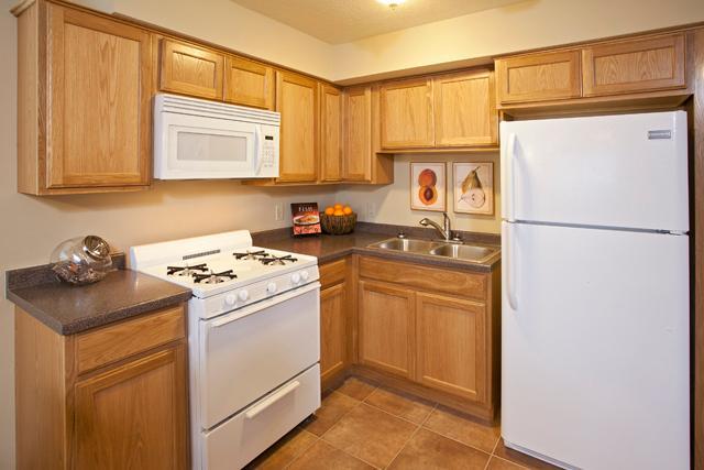 49 Manitoba Ave Kitchen