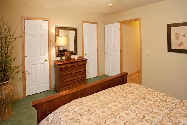 49 Manitoba Ave Bedroom
