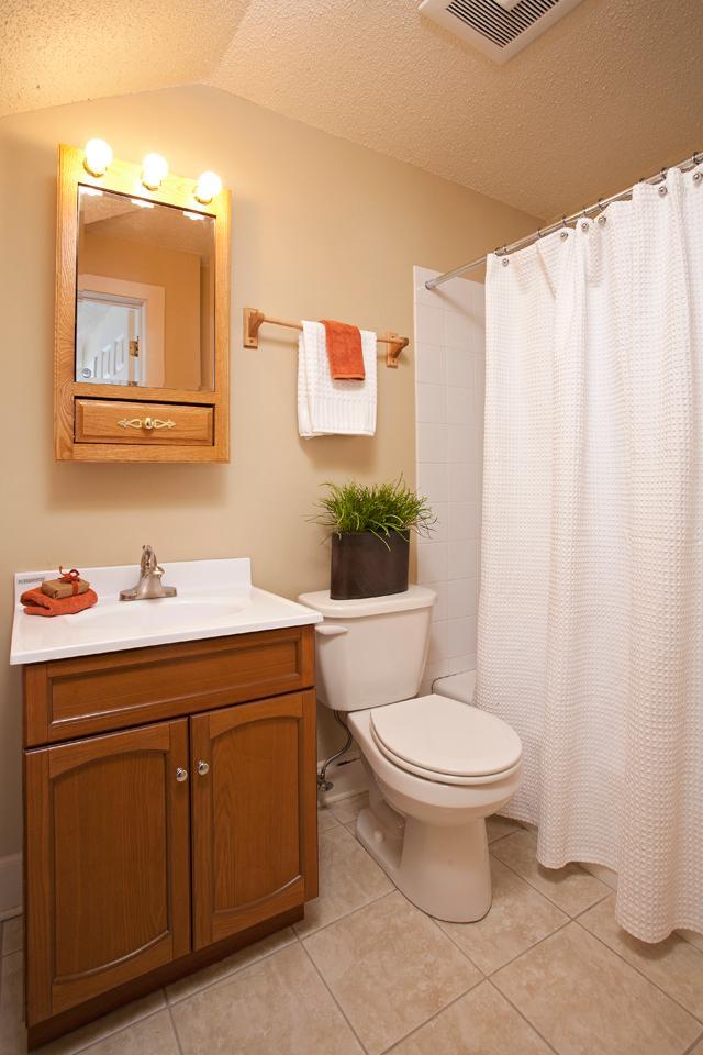 89 Atwater St Bathroom
