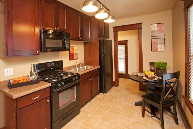 1003 Woodbridge St Kitchen