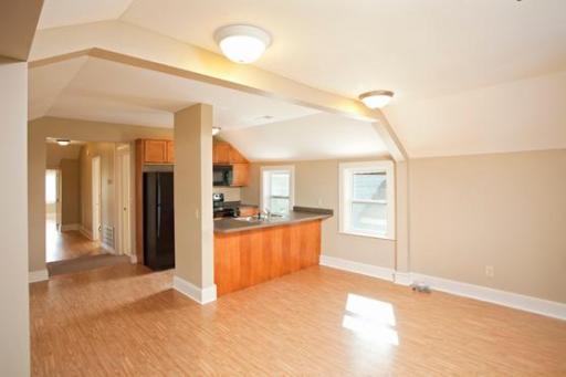 599 Reaney Ave Dining