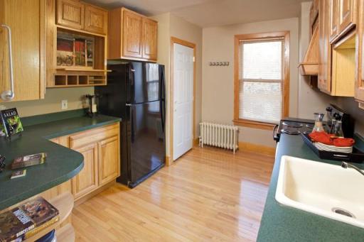 947 Minnehaha Ave Kitchen