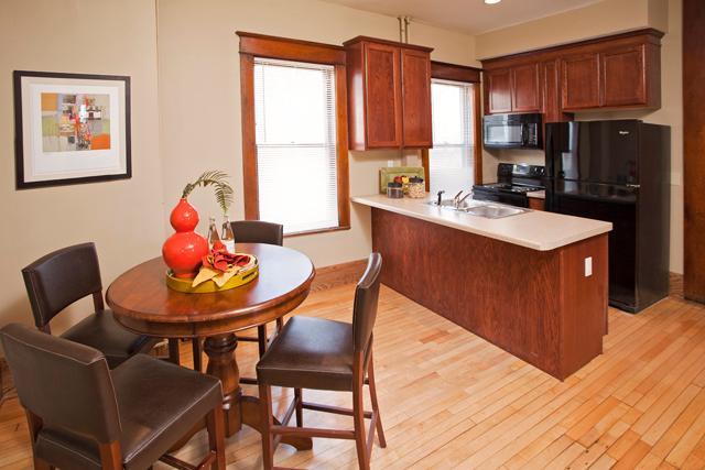 947 Minnehaha Ave Dining