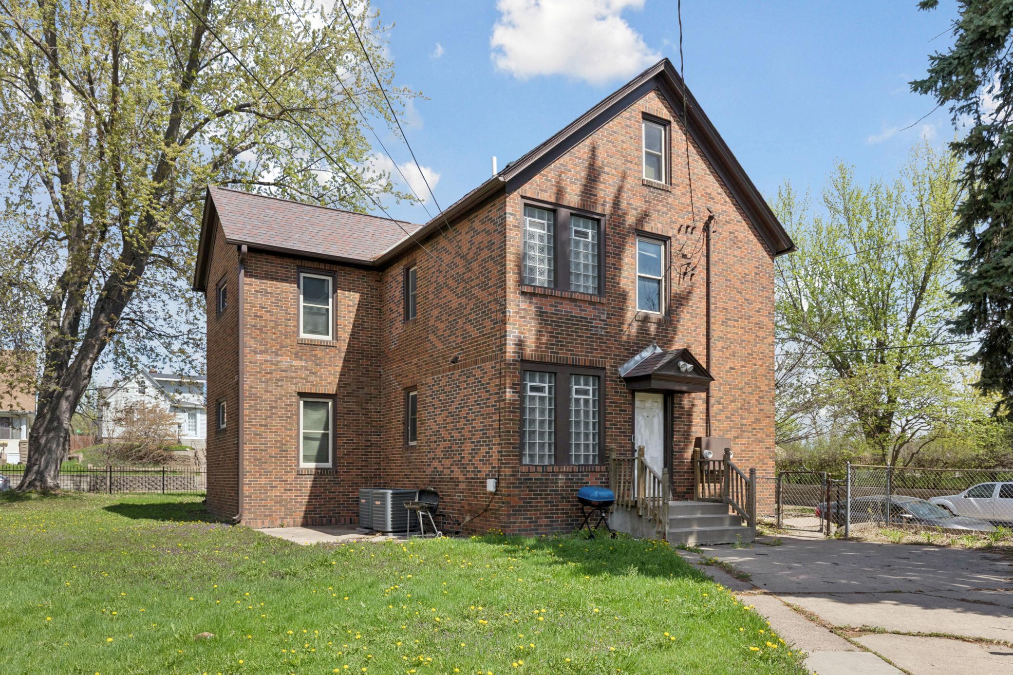 696 Hawthorne Ave