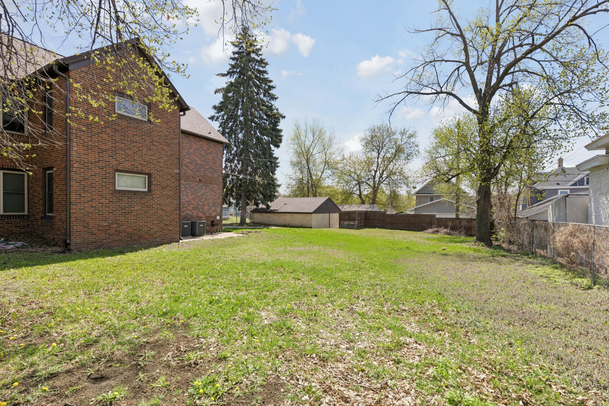 696 Hawthorne Ave