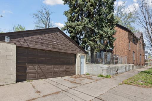 696 Hawthorne Ave