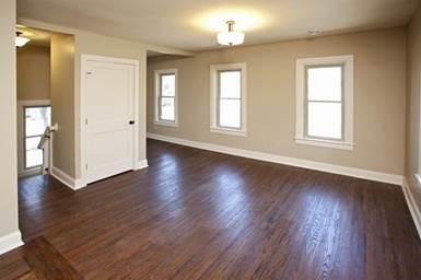 696 Hawthorne Ave Living Room