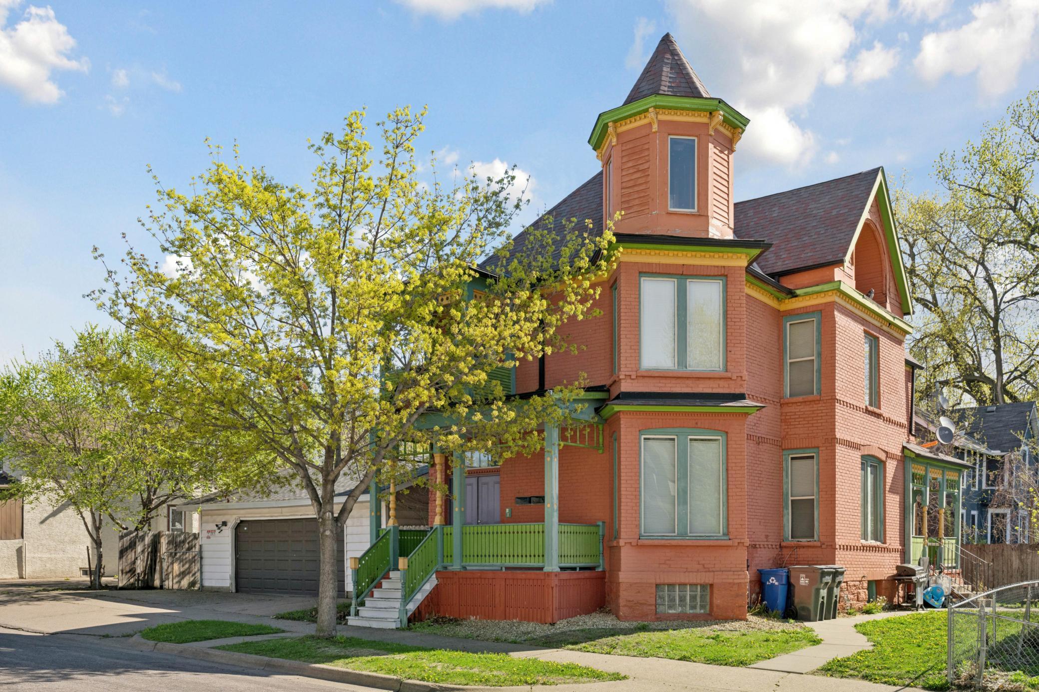686 Bradley St