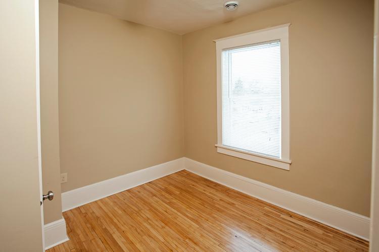 856 Burr Ave Bedroom