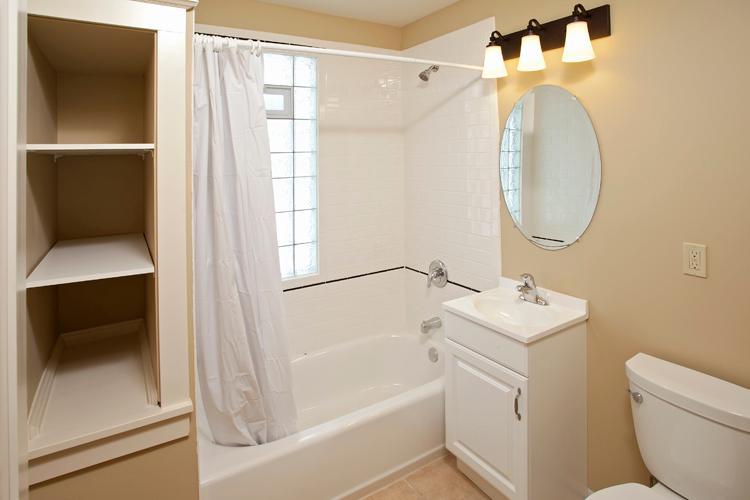 856 Burr Ave Bathroom