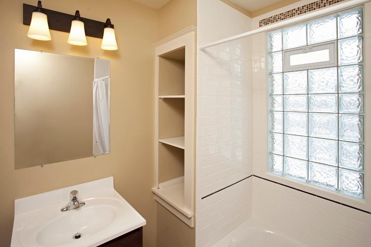 856 Burr Ave Bathroom
