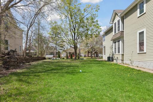 982 Burr Ave