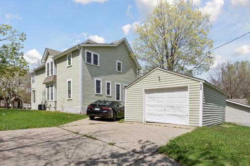 982 Burr Ave