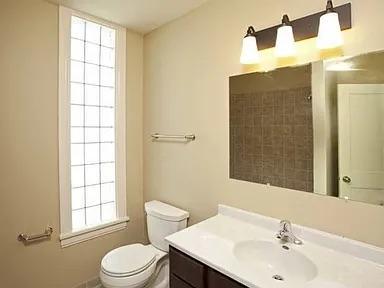 982 Burr Ave Bathroom