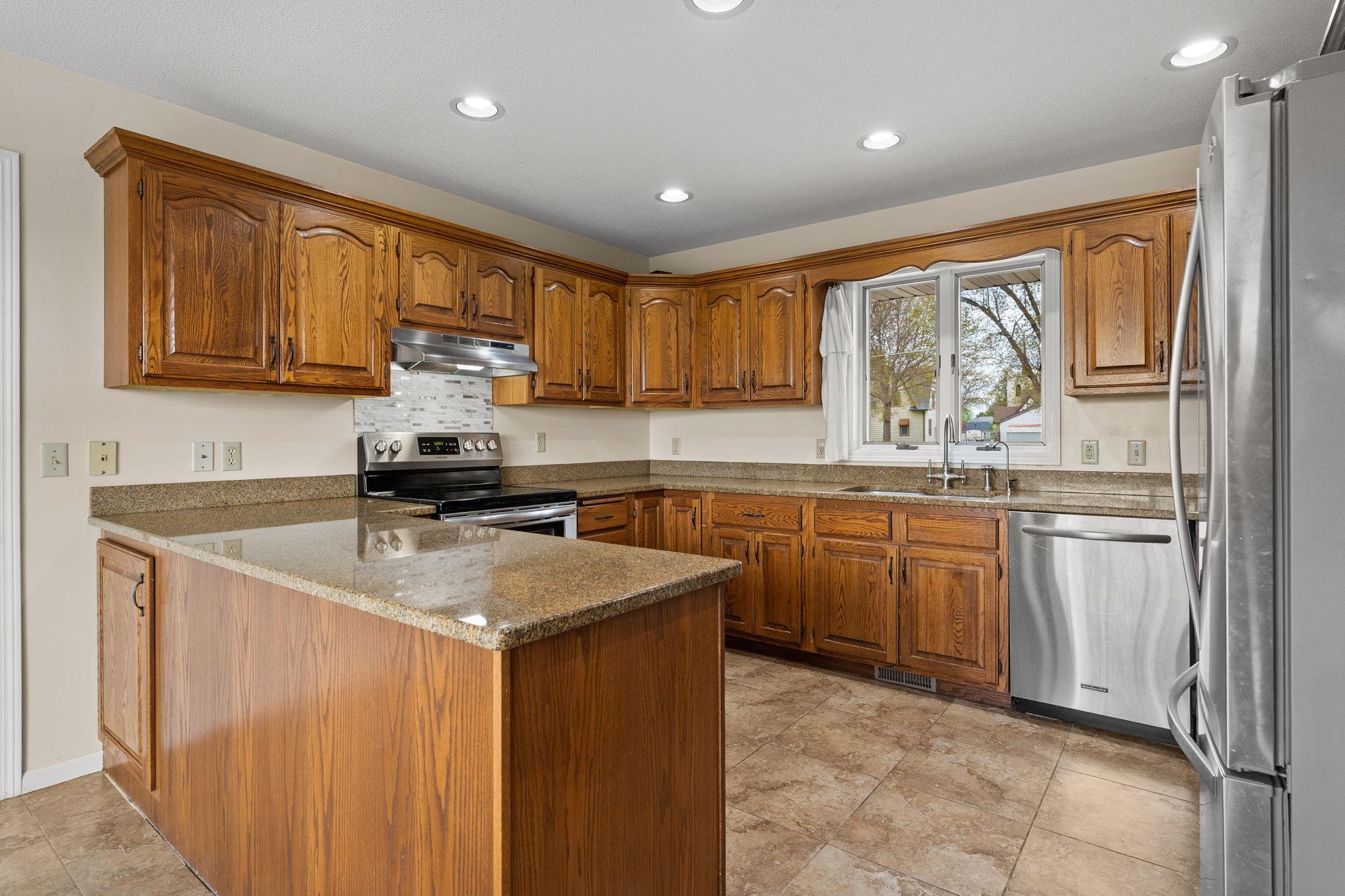 28-web-or-mls-602-6th-st-s.jpg