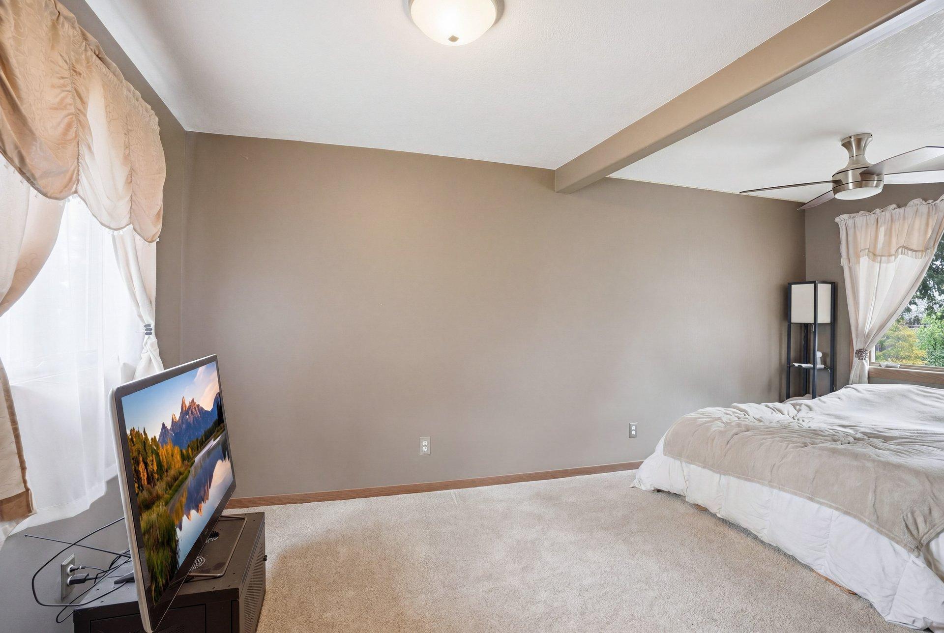 Main floor primary bedroom