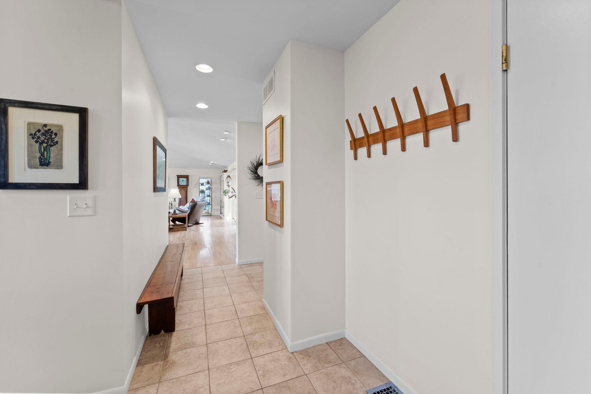 50-web-or-mls-1711 W Church Rd-421.jpg