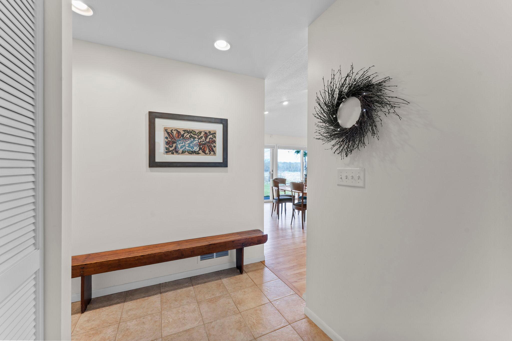 20-web-or-mls-1711 W Church Rd-271.jpg