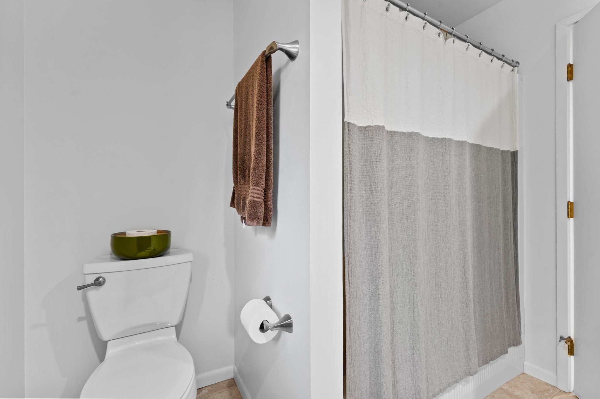 63-web-or-mls-1711 W Church Rd-451.jpg