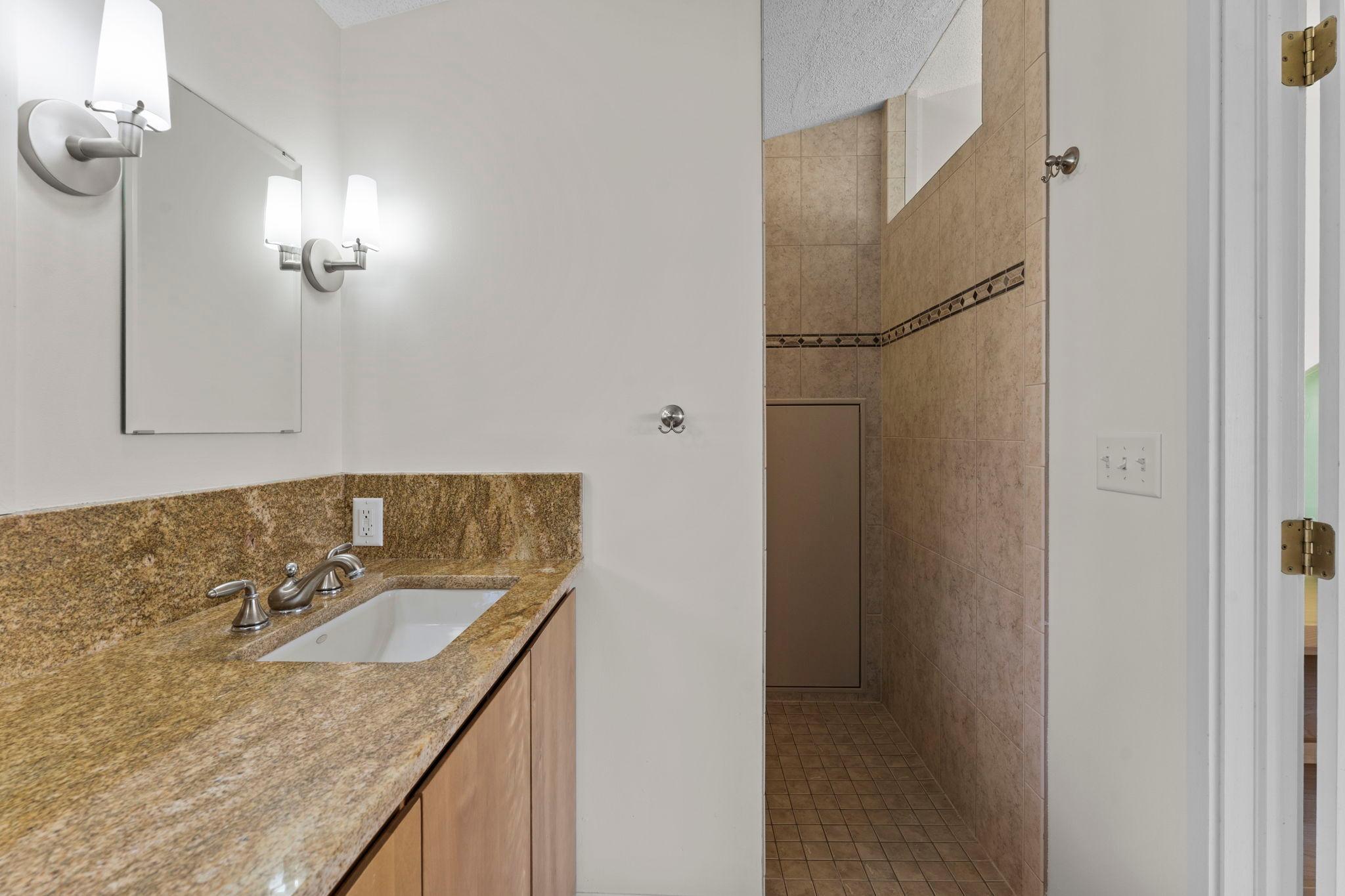 80-web-or-mls-1711 W Church Rd-576.jpg