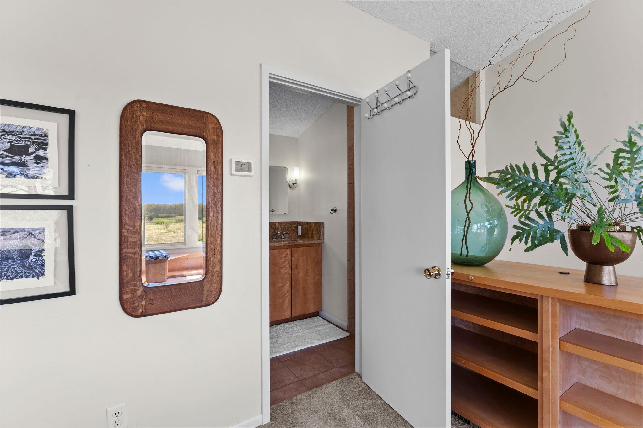 77-web-or-mls-1711 W Church Rd-561.jpg