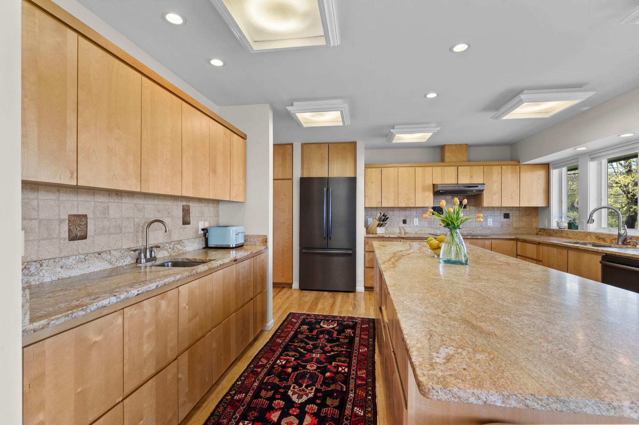 39-web-or-mls-1711 W Church Rd-366.jpg