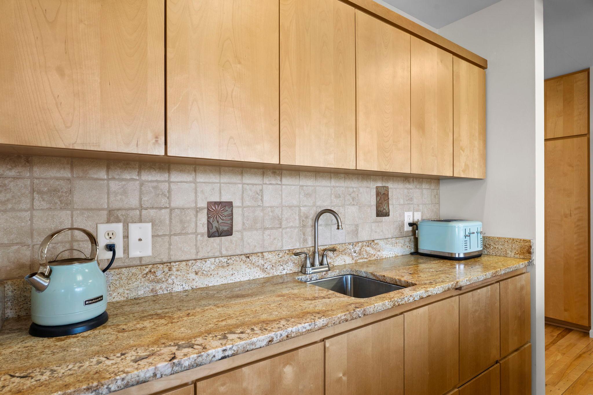 38-web-or-mls-1711 W Church Rd-361.jpg