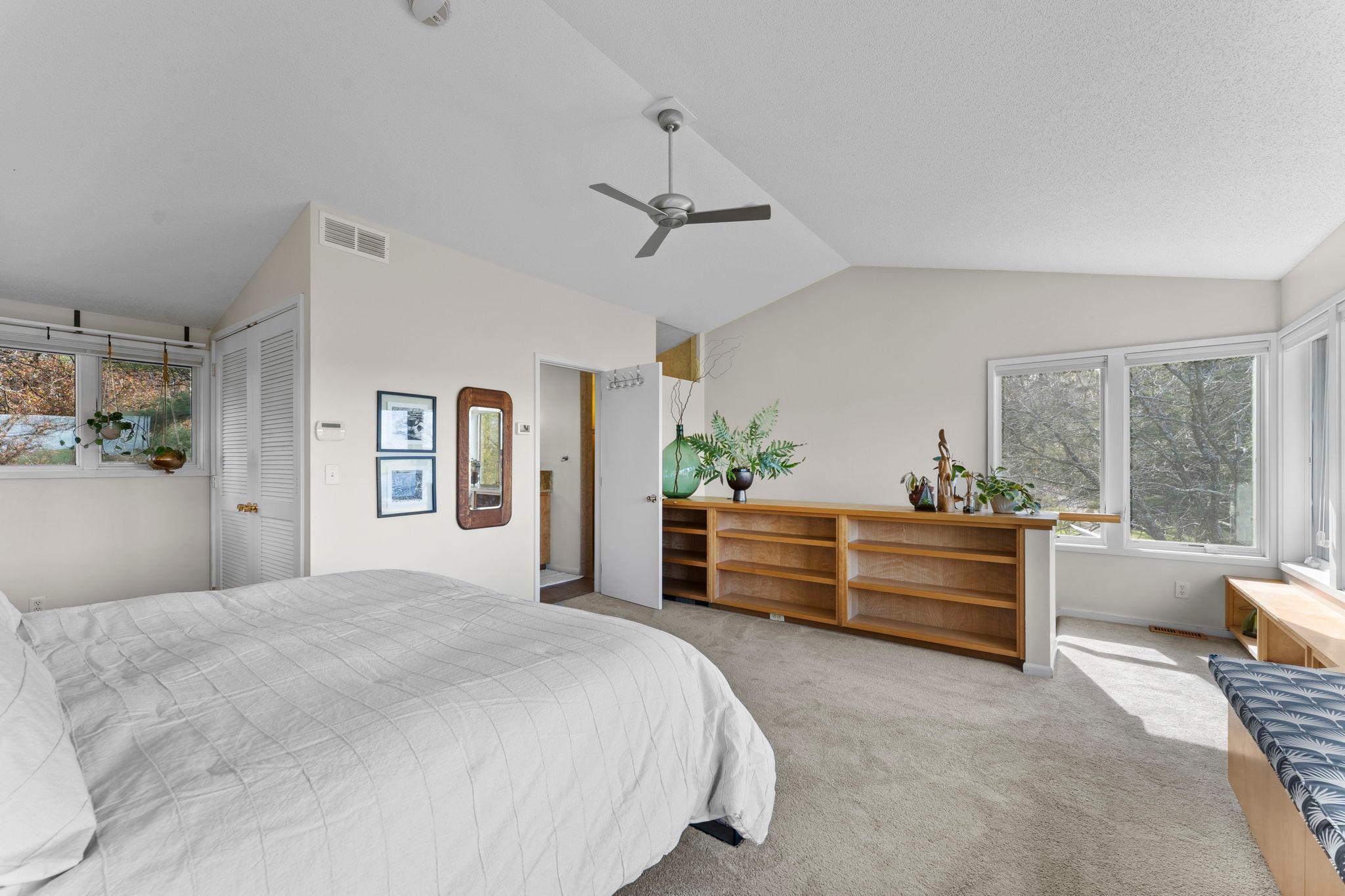 73-web-or-mls-1711 W Church Rd-536.jpg