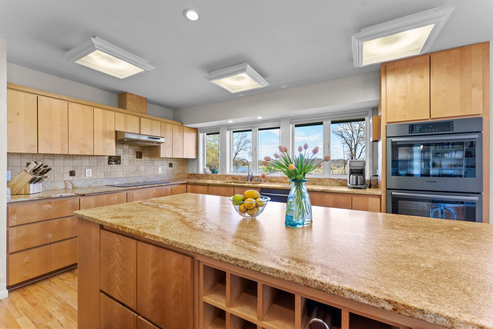 40-web-or-mls-1711 W Church Rd-371.jpg