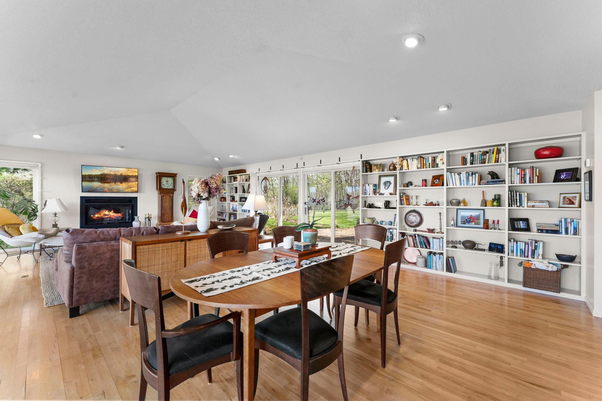 32-web-or-mls-1711 W Church Rd-331.jpg
