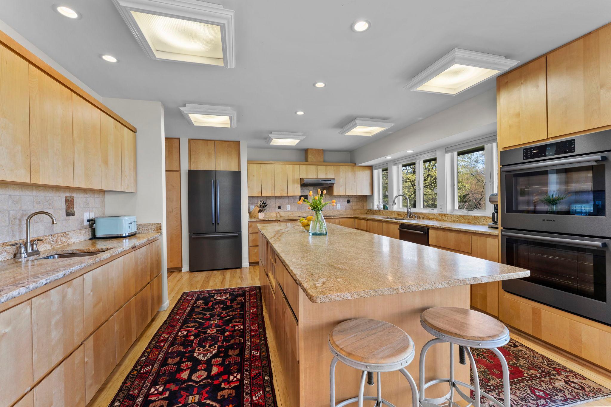 36-web-or-mls-1711 W Church Rd-351.jpg