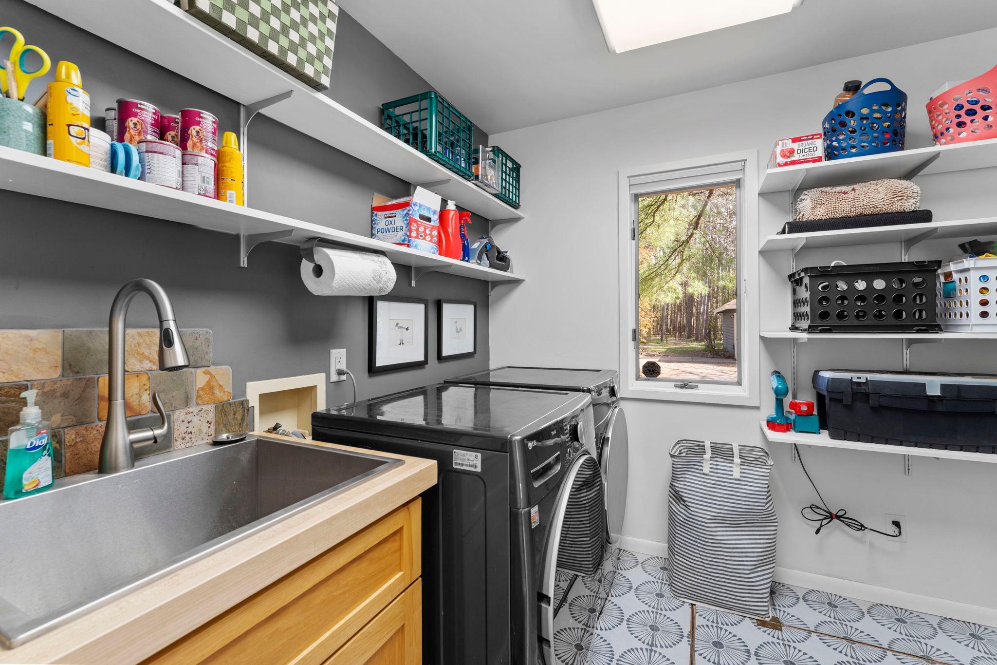 64-web-or-mls-1711 W Church Rd-461.jpg